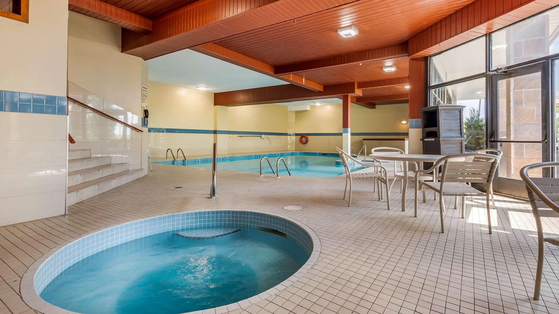 Quality Inn & Suites Brampton Hotel