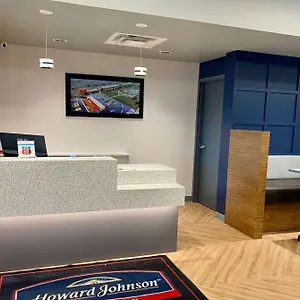 *** Hotel Howard Johnson By Wyndham West Canada